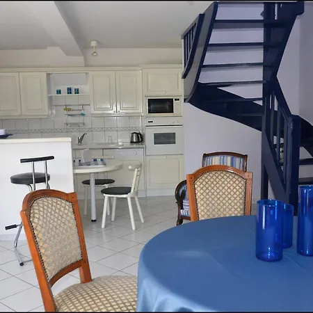 Superbe 3 Etoiles A Proximite Centre Et A - Ref 942 *